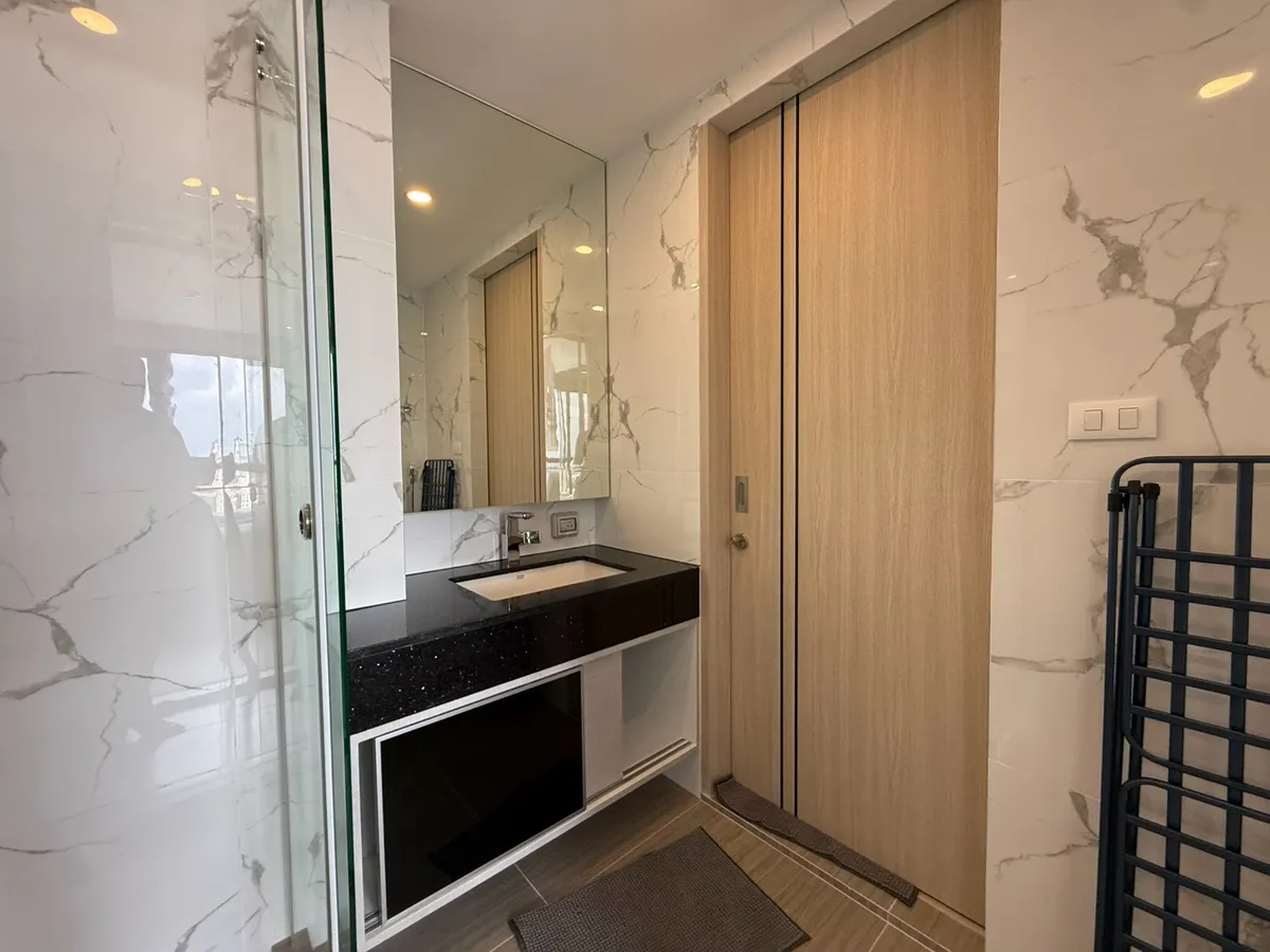 Modern 1bed 1bath at Panora photo 11