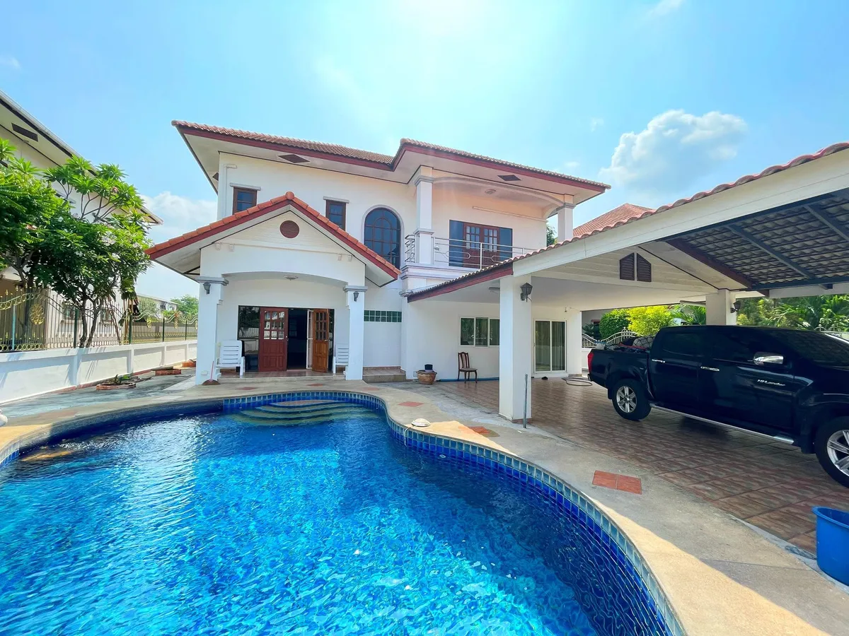 Private Pool Villa near Floating Market for Sale or Rent