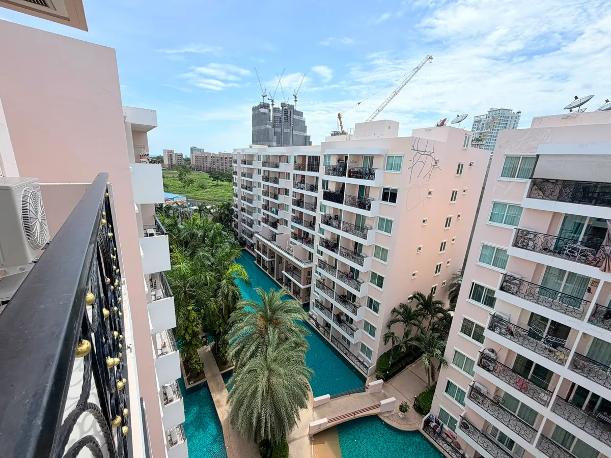 Pool View Condo For Sale  Or Rent In Jomtien