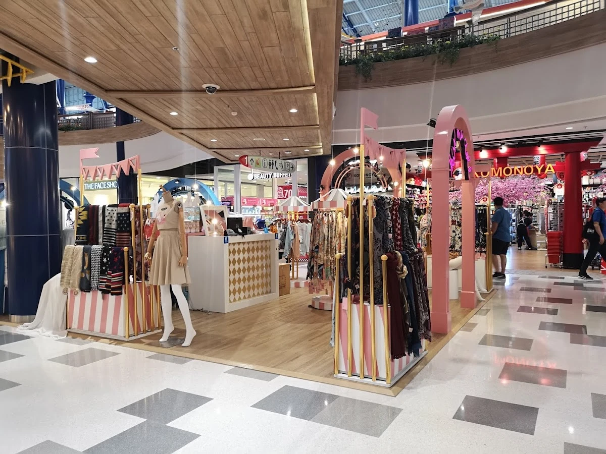 Central Marina Outlet