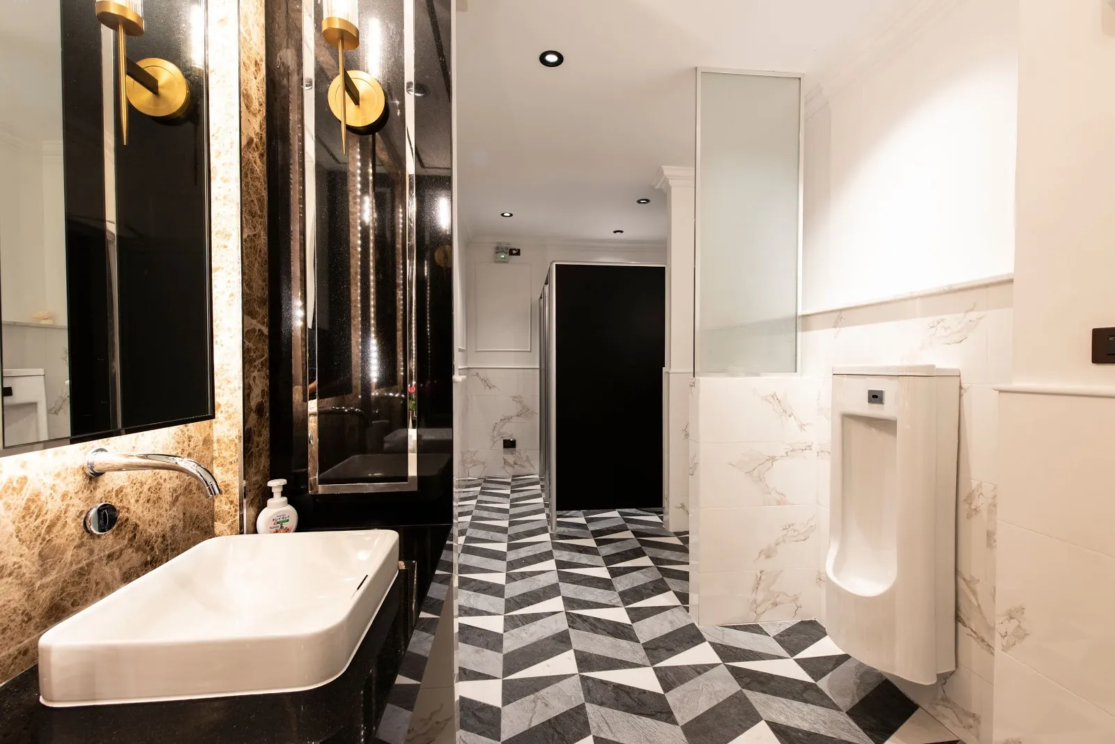 Blackwoods Hotel Pattaya