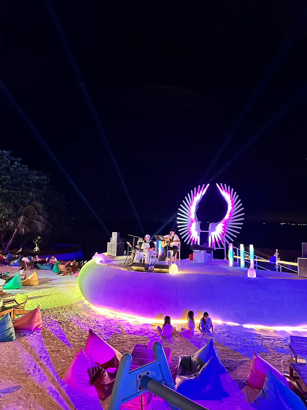 Blue Dragon Cafe & Beach Club Pattaya 芭堤雅蓝麒麟海景餐厅