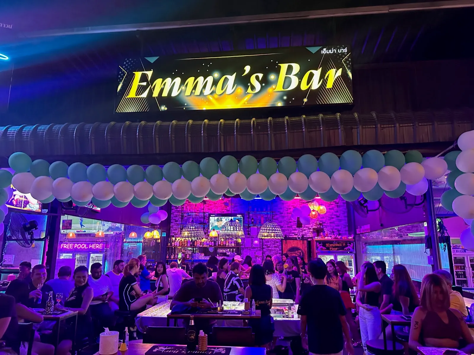 Emma's Bar Tree Town Pattaya