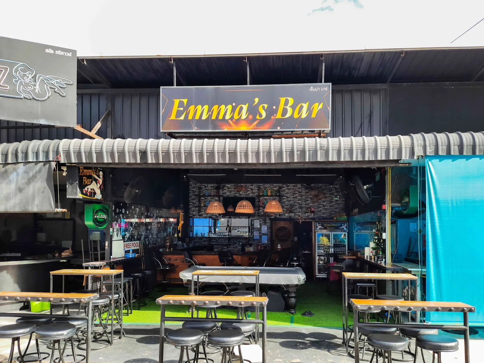 Emma's Bar Tree Town Pattaya