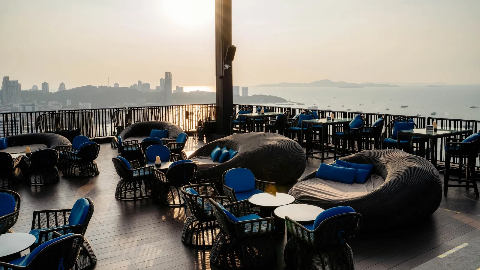 Horizon Rooftop Restaurant and Bar