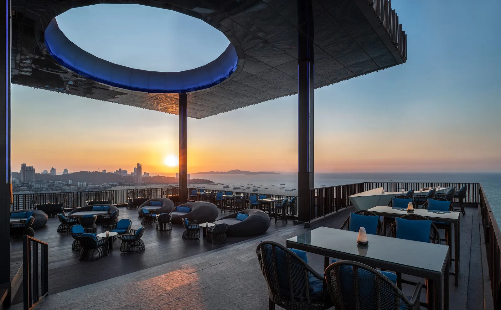 Horizon Rooftop Restaurant and Bar