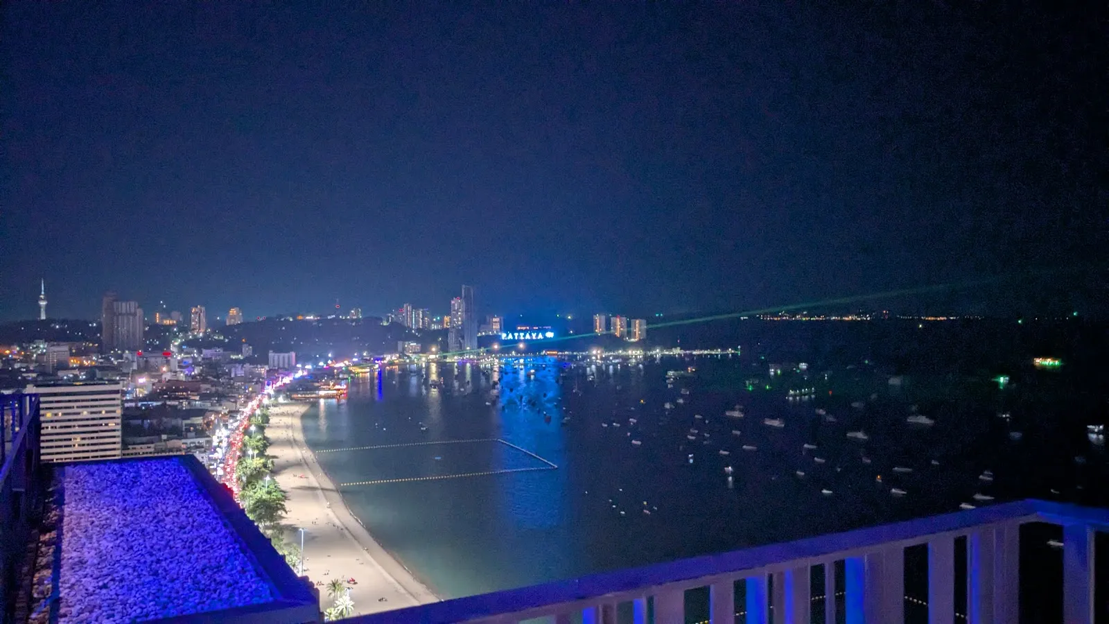 Horizon Rooftop Restaurant and Bar