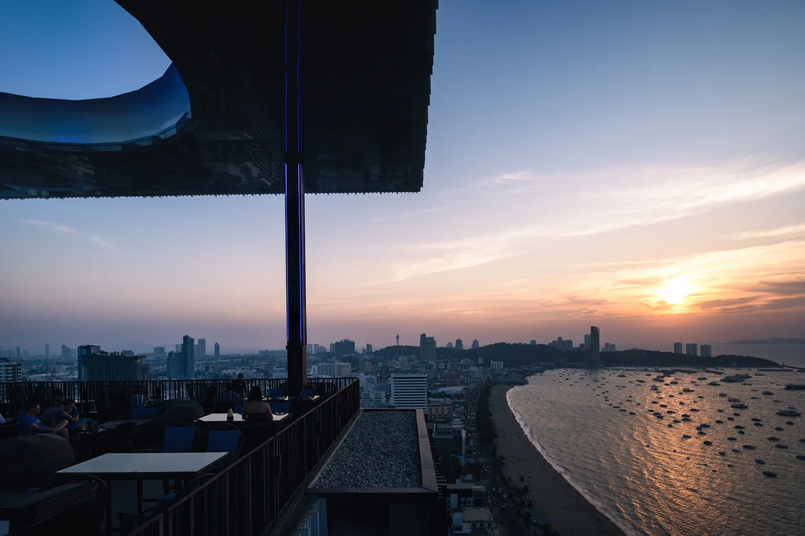 Horizon Rooftop Restaurant and Bar