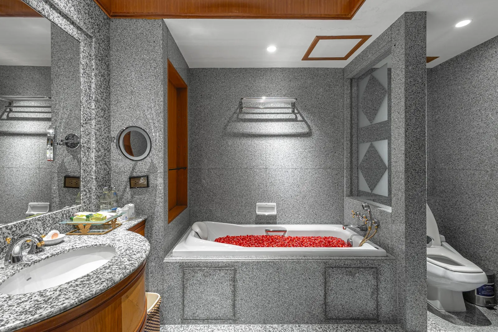 Royal Wing Suites & Spa Pattaya