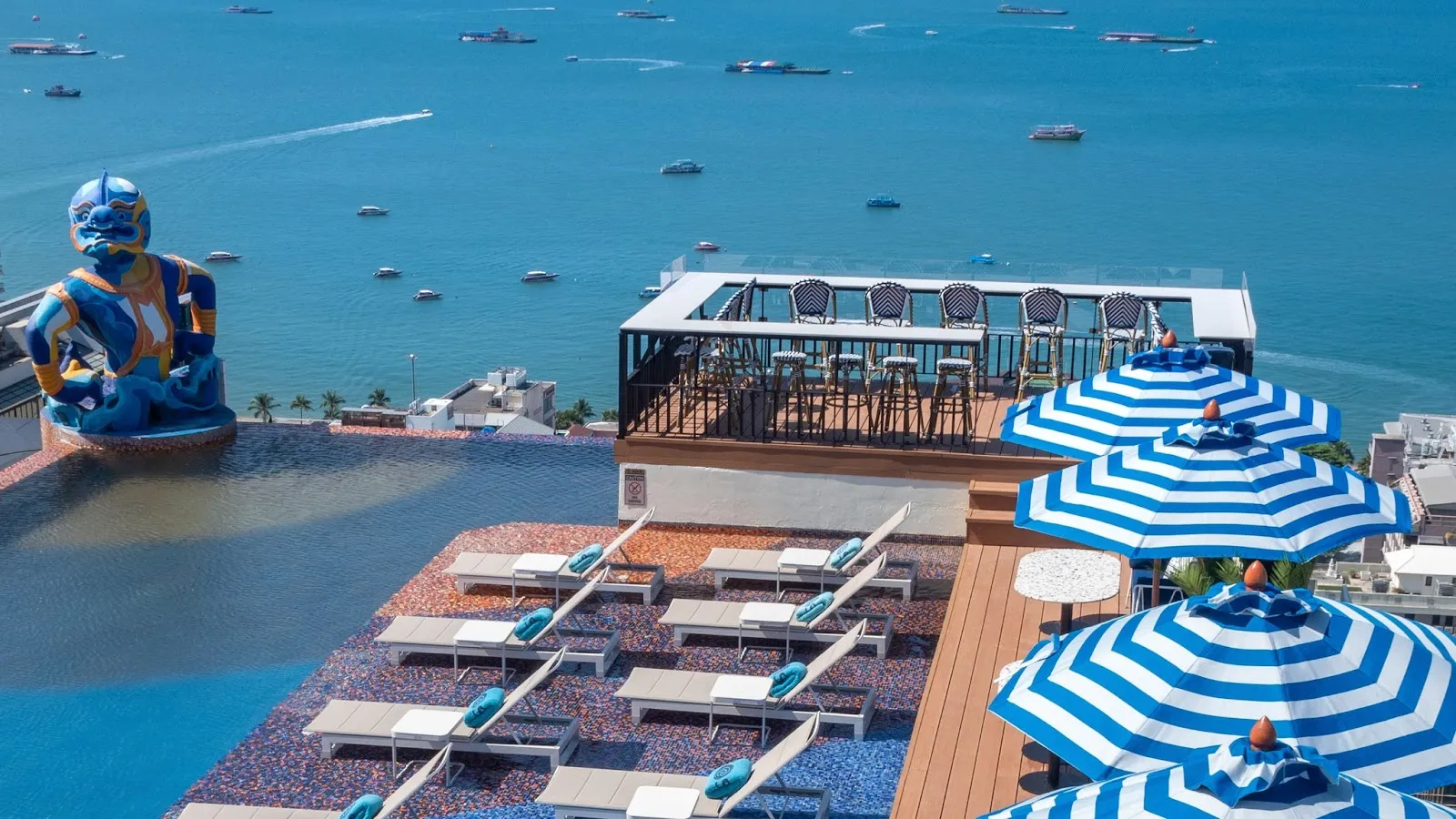 Skybar Summer Club - Pattaya Restaurant and Rooftop Bar