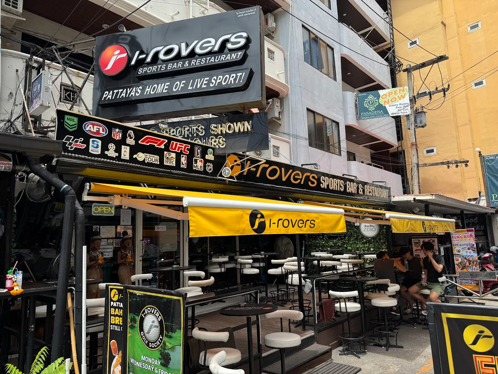 Sports Bar Pattaya - I-Rovers Sports Bar, Restaurant & Guesthouse