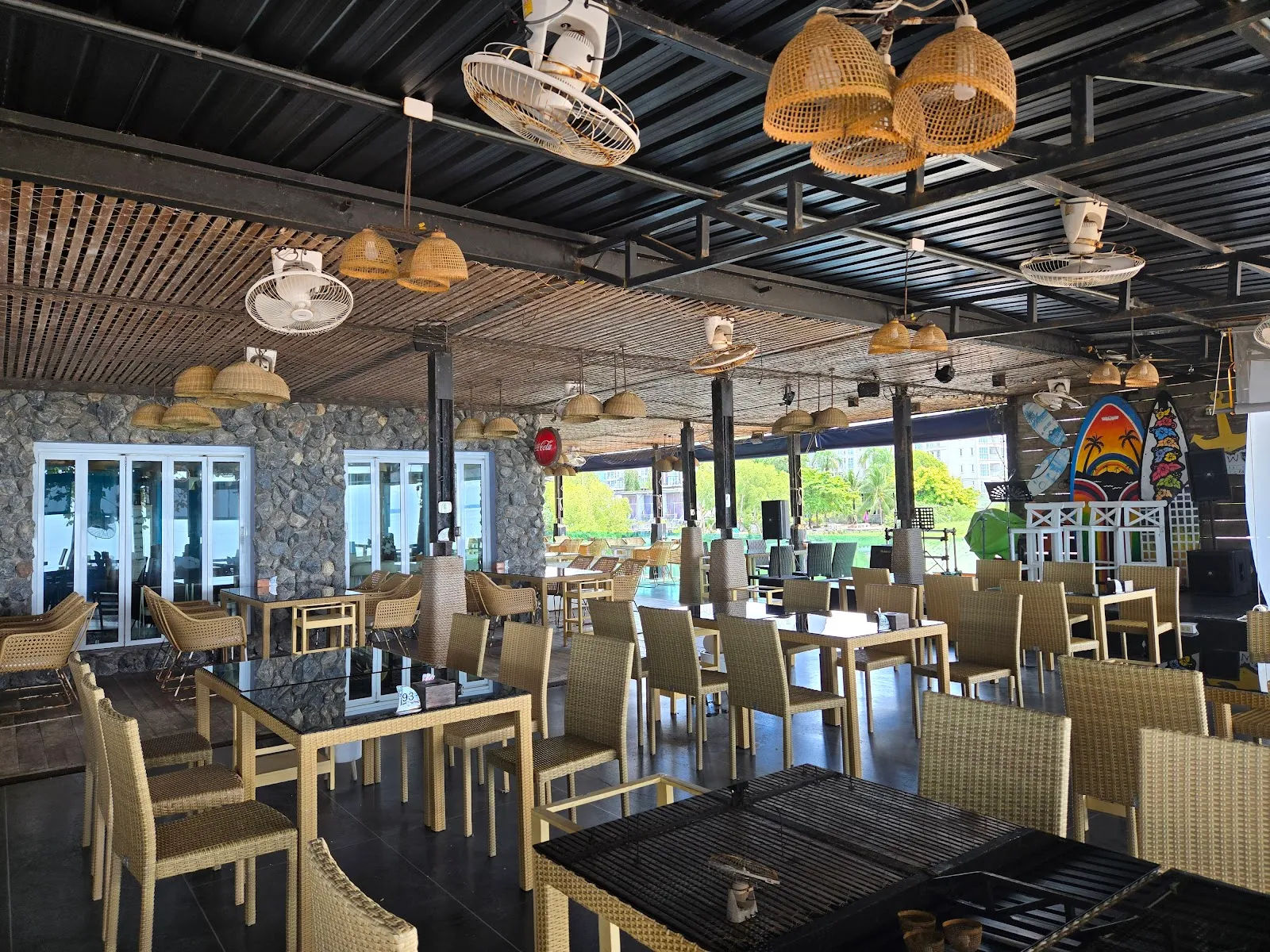 View Mare Beach Front Bar & Restaurant Pattaya