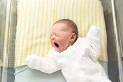 El Sueño del Bebé: Por qué se despierta con tanta frecuencia y cómo acompañarlo
