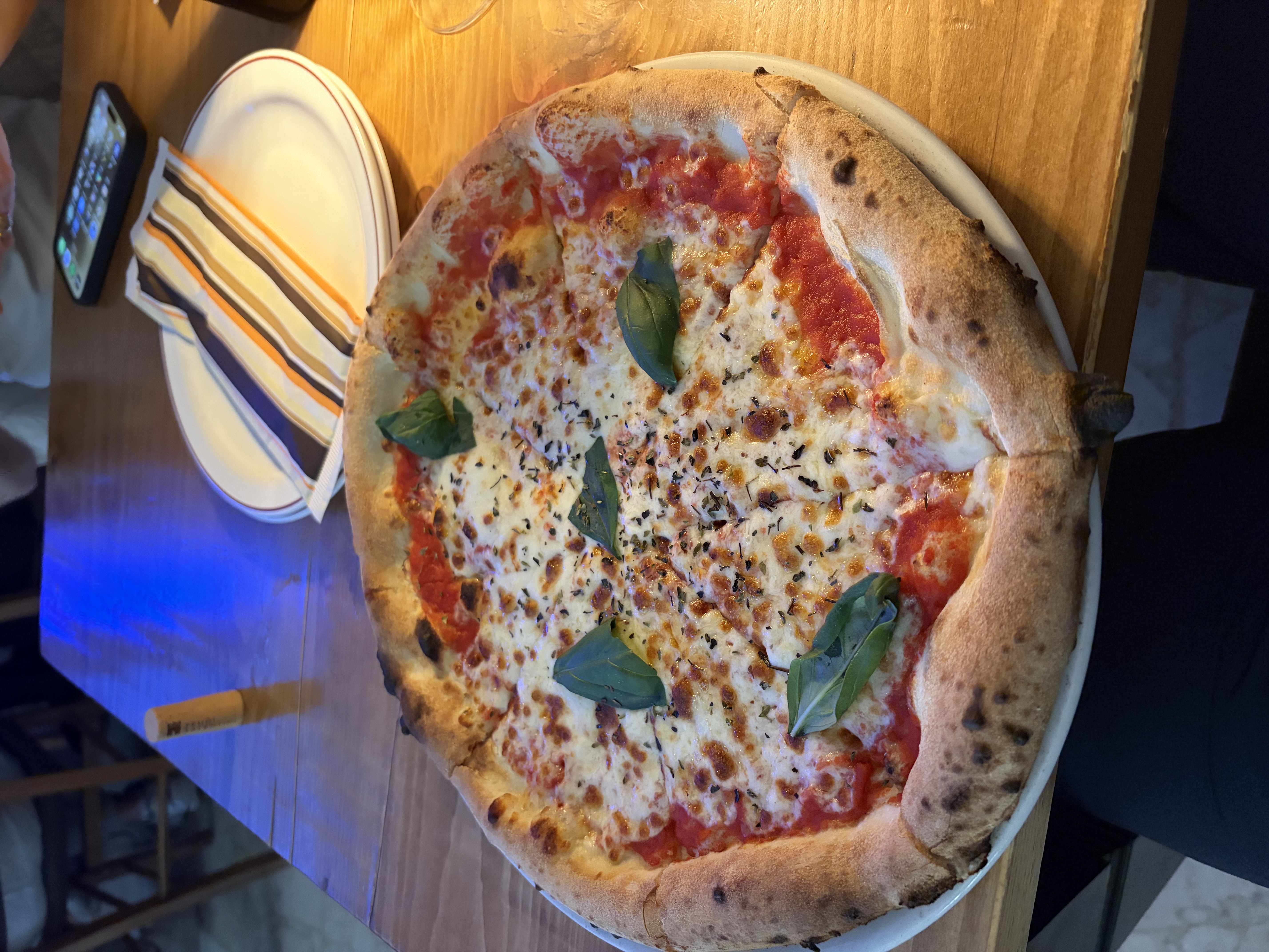 Nice setting for a pizza