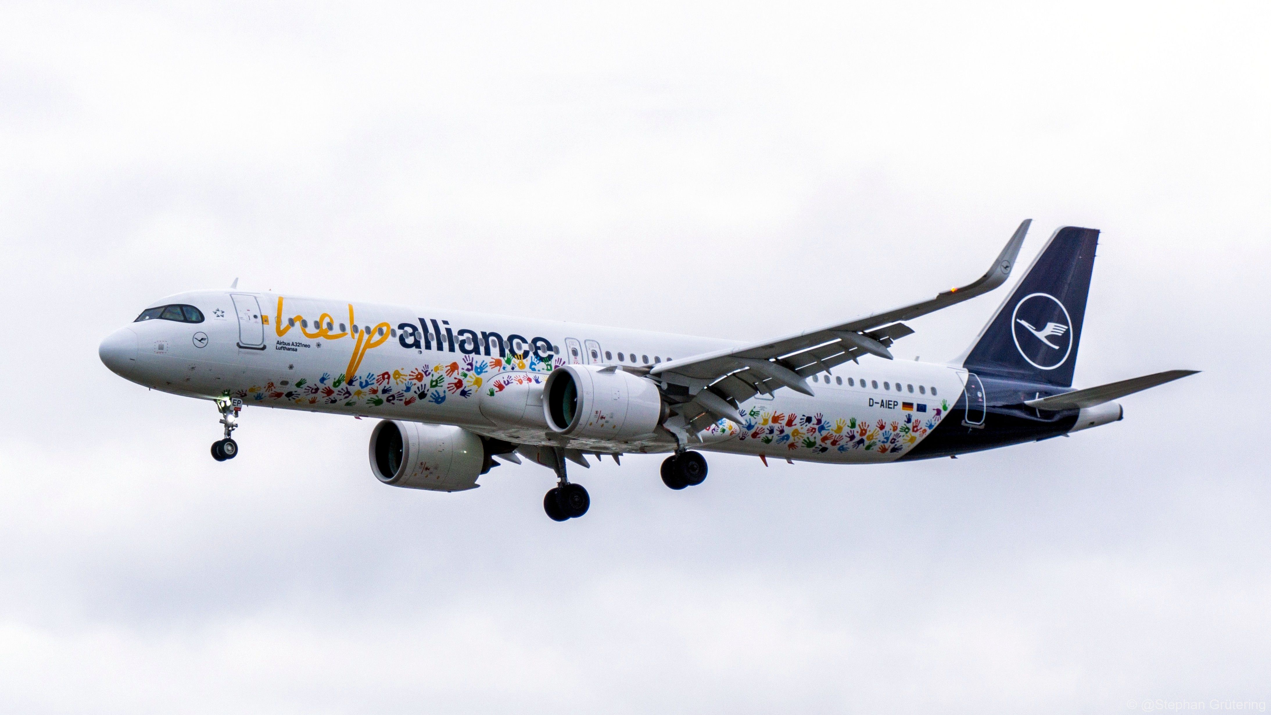 Lufthansa Airbus A321neo 'help alliance' Sonderlackierung im Flug.