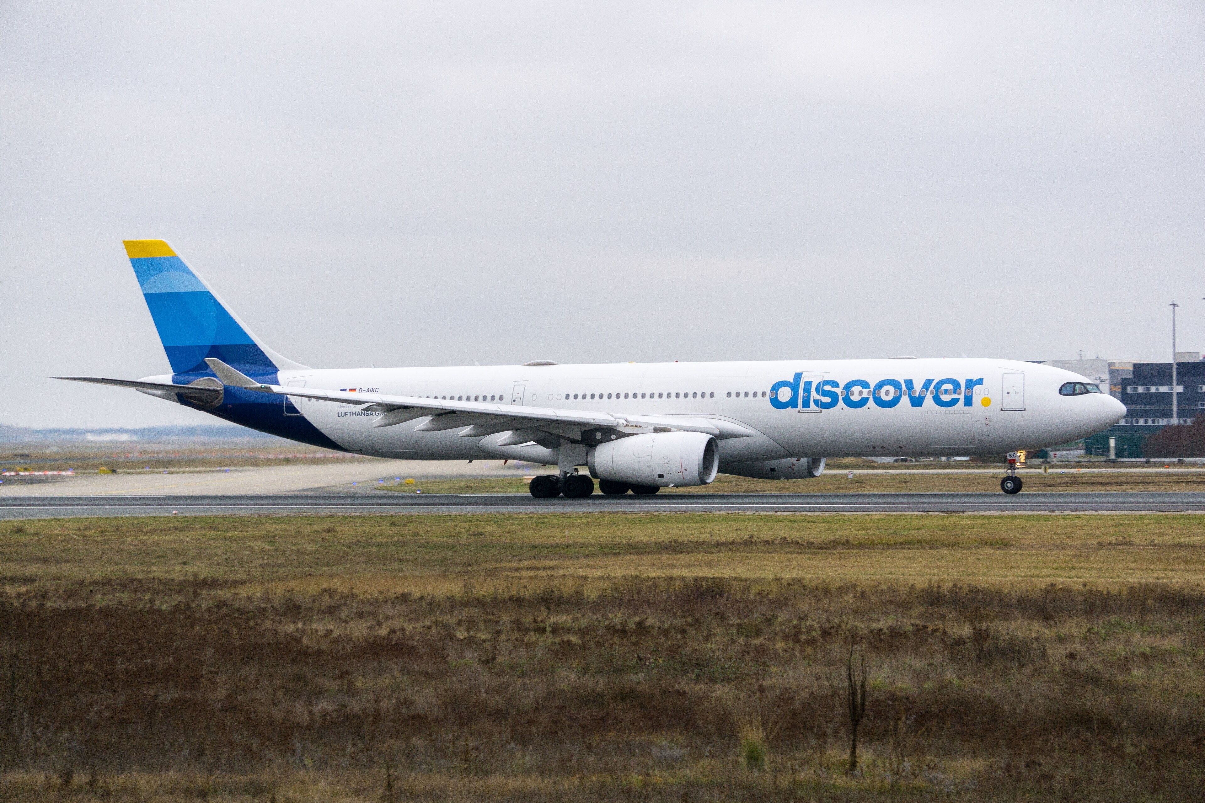 Ein Airbus A330 Passagierjet der Discover Airlines.
