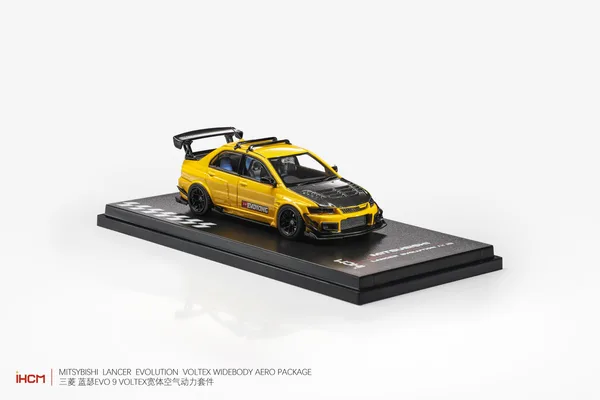 iHCM64 1:64 Mitsubishi Lancer GSR Evolution IX (EVO 9)  Lightning Yellow