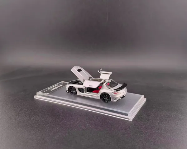 Mercedes-Benz SLS AMG (Silver)
