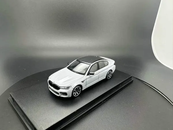 BMW M5 (SF90) Jadeite