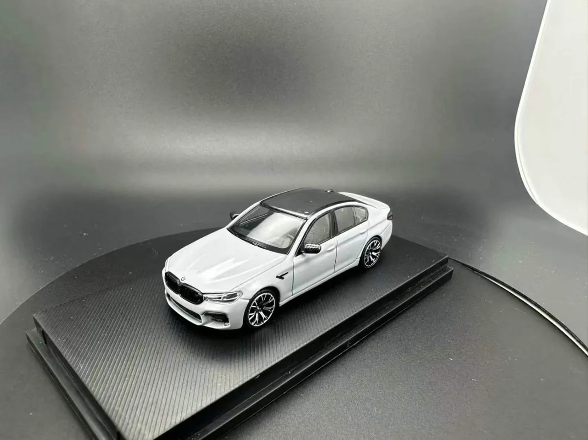 BMW M5 (SF90) Jadeite