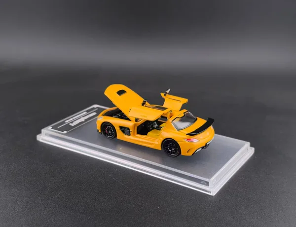 Mercedes-Benz SLS AMG (Yellow)