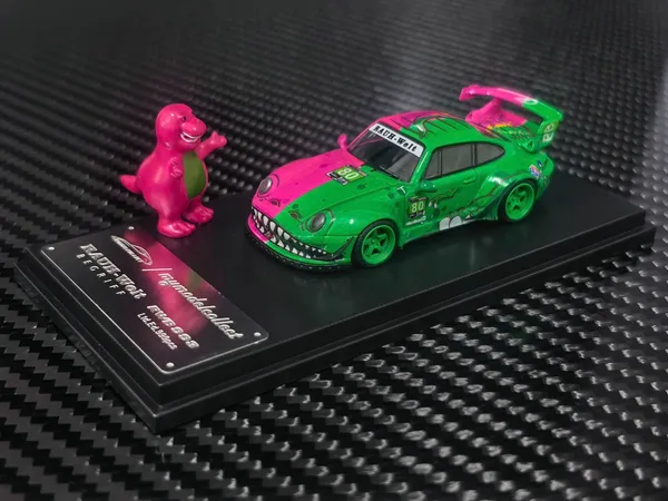 MC 1:64 RWB993 High Wing  Green/Pink Two-Tone Dragon Livery