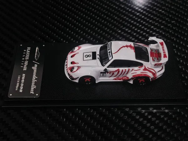 MC 1:64 RWB993 High Wing . White, Red
