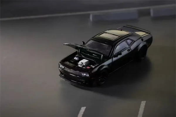 Challenger SRT Hellcat (Pitch Black)