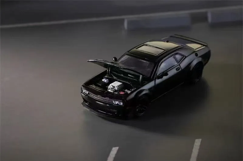 Challenger SRT Hellcat (Pitch Black)