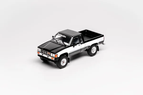 Toyota Hilux (N50) Xtra Cab Pickup (Black/White Stripes)