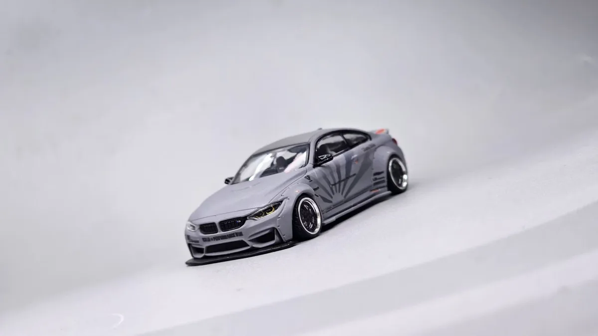 DAP 1:64 LB Widebody M4 F82 Combat Gray