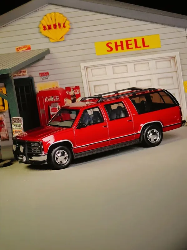 Bliss Mold 1:64 Suburban Metallic Red
