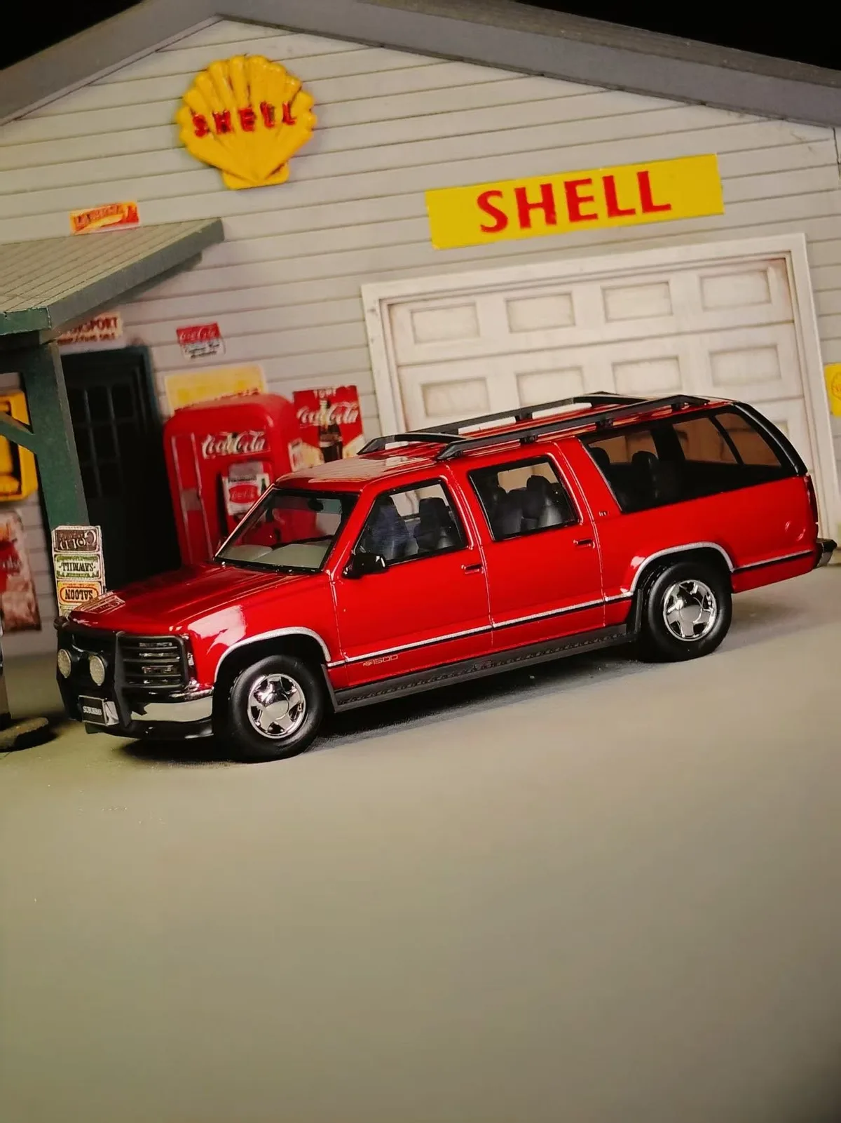 Bliss Mold 1:64 Suburban Metallic Red