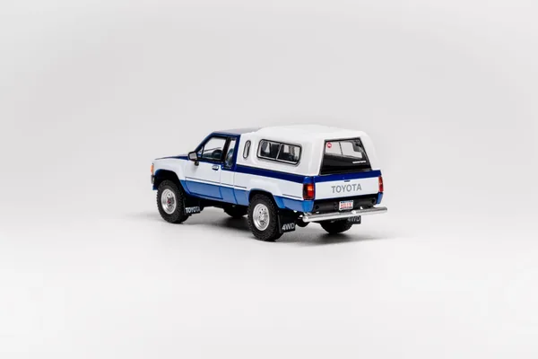Toyota Hilux (N50) Xtra Cab Pickup (Blue/White Stripes)