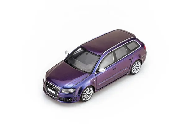 Audi RS4 (B7) 2005 (Army Girl Purple Pearl)