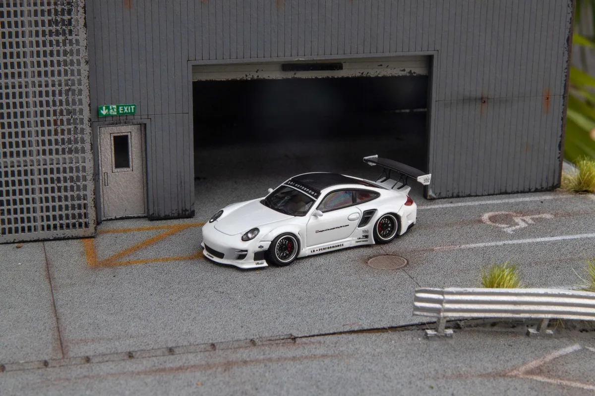 Star Models 1:64 997 Widebody Modified Version White Carbon-Hood Livery