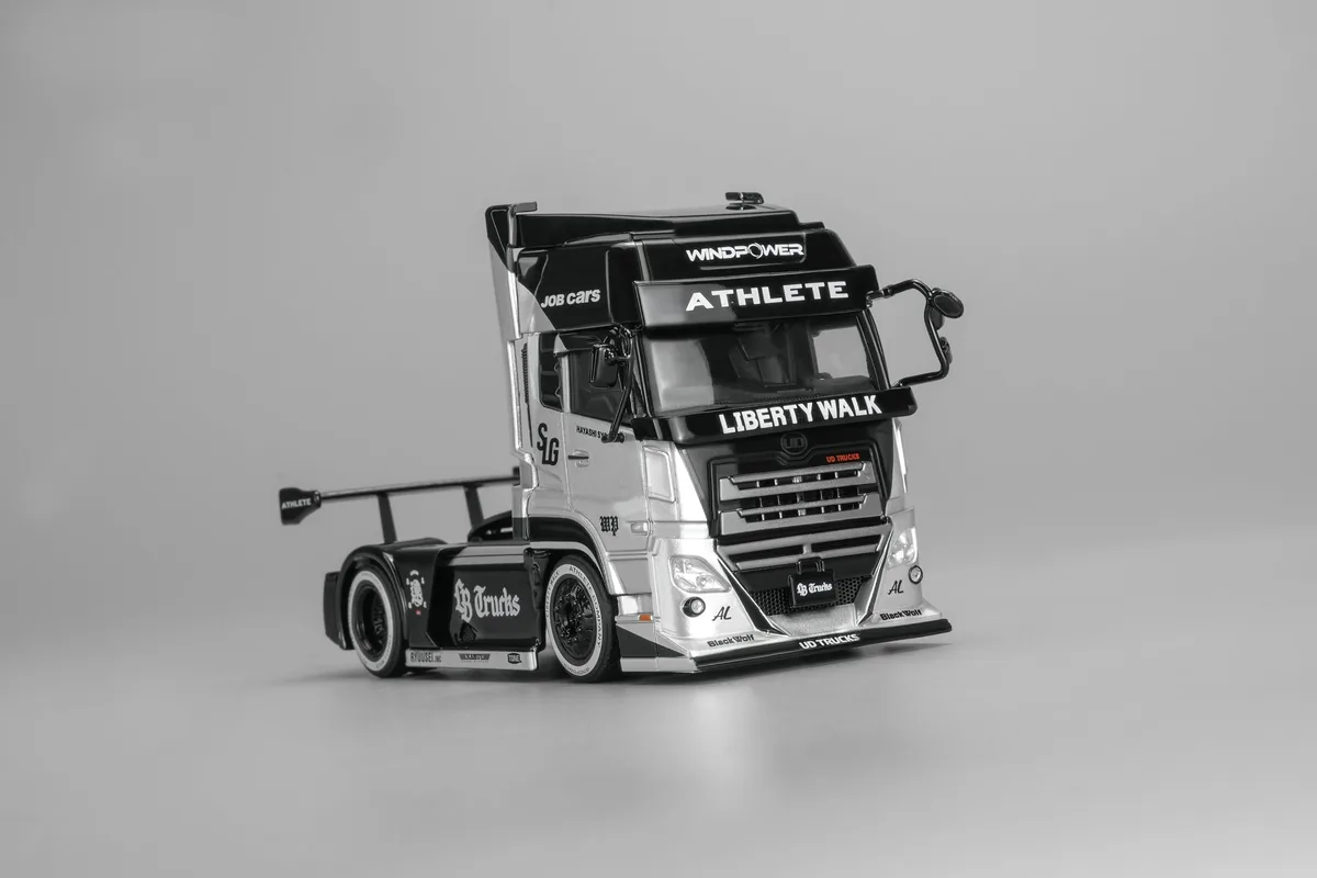 Motorhelix 1:64 LB Trucks Black and Silver