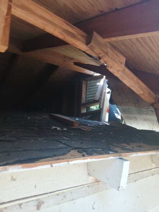 Demoing a damaged roof in Terry, MS, photo 5