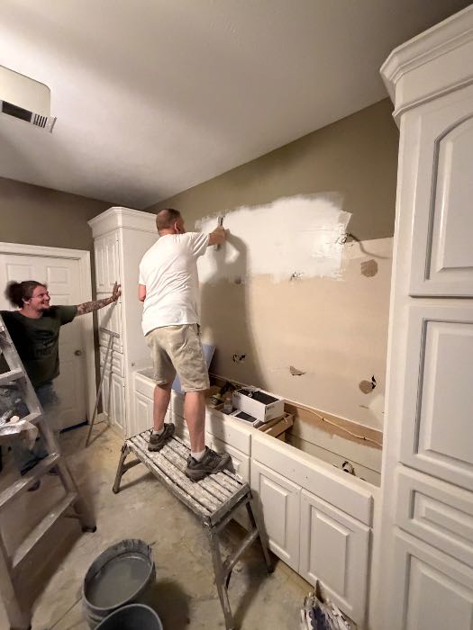 Cover floors from the place of entry to project in Flowood, MS, photo 4