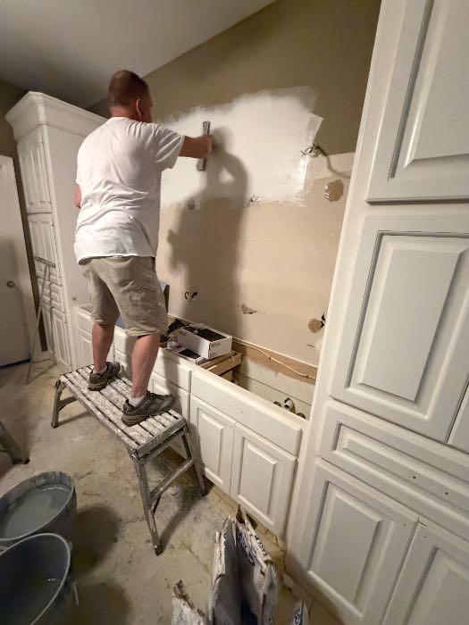 Cover floors from the place of entry to project in Flowood, MS, photo 5