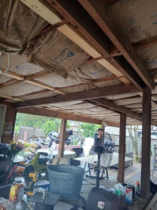 Finish hanging insulation in Brandon, MS