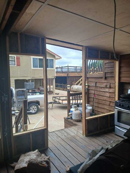 Installing insulation on the back porch in Canton, MS, photo 2