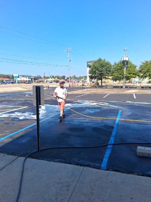 Pressure washing parking lot in Richland, MS, photo 2