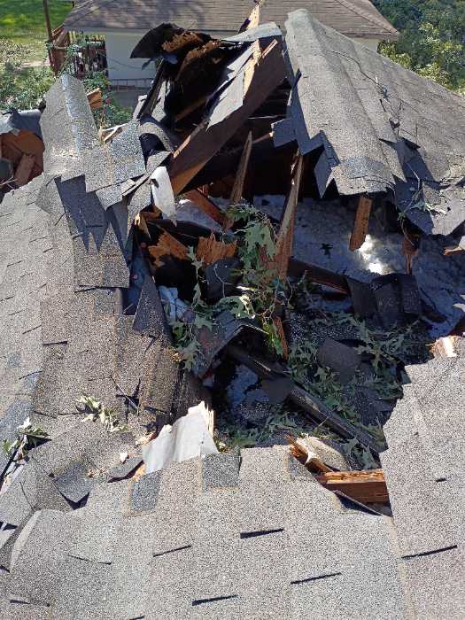 Tarping a roof in Pearl, MS, photo 2