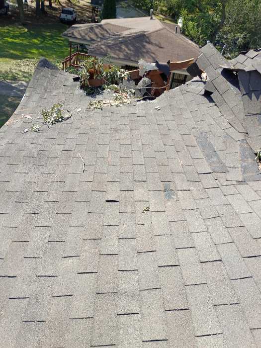 Tarping a roof in Pearl, MS, photo 3