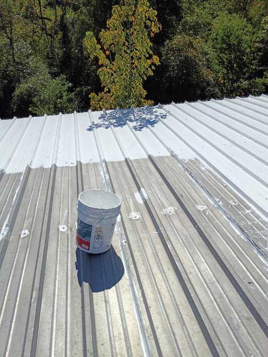 Rolling silicone on a metal roof to seal it in Madison, MS, photo 2