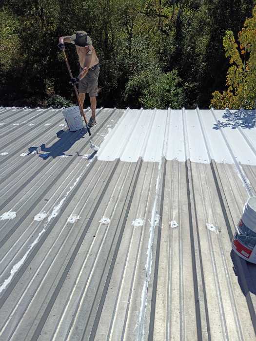 Rolling silicone on a metal roof to seal it in Madison, MS, photo 3