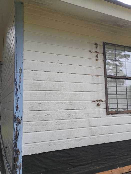 Pressure washing a house in Brandon, MS
