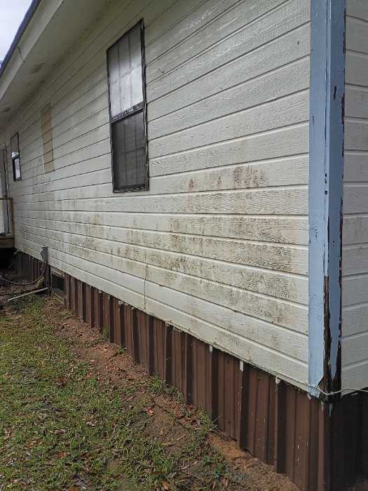 Pressure washing a house in Brandon, MS, photo 2