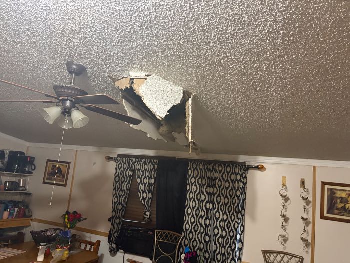 Inspected interior ceiling where Sheetrock damage occured in Crystal Springs, MS, photo 2